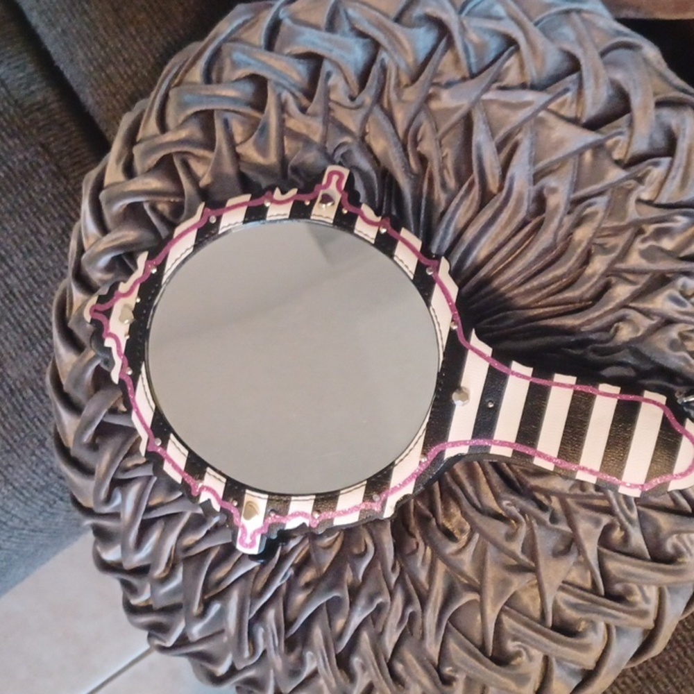 Betsey Johnson Hand Mirror Mini Bag - Picture 6 of 15
